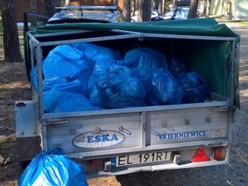 Śmieci zebrane podczas akcji Jesiennego sprzątania rezerwatu Rawka., <p>Autor: J.Sadzewicz</p>