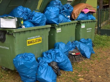 Śmieci zebrane podczas akcji Jesiennego sprzątania rezerwatu Rawka., <p>Autor: J. Sadzewicz</p>