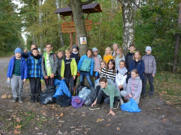 Sprzątanie lasu ze Szkołą Podstawową nr 9 w Skierniewicach, K.Nowak